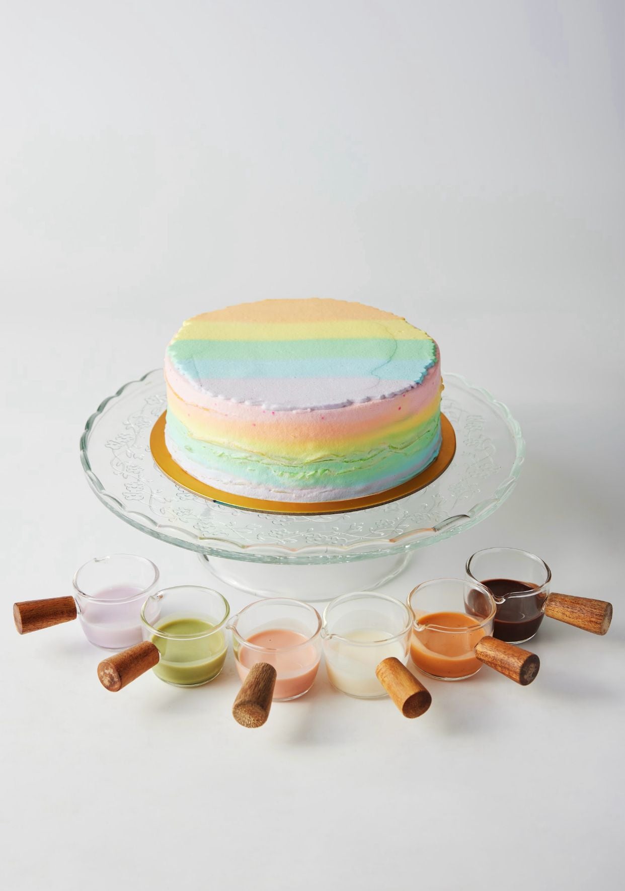 Rainbow vanilla crepe cake 6" 🌈(with mix sauce) suitable for 6-8 pax