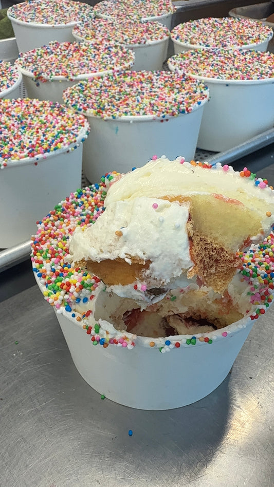NYC DOTCAKE 4" Vanilla strawberry + Bundle with Box of 2 DCC