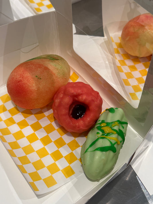 Halal Fruits Pop (Mousse cake coated with chocolate)