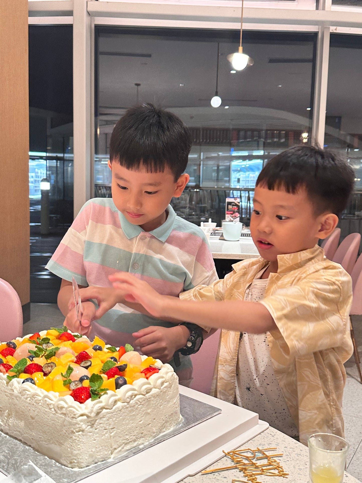 节日香草彩虹绉蛋糕 6" 适合 6-8 人(11 月 - 12 月)