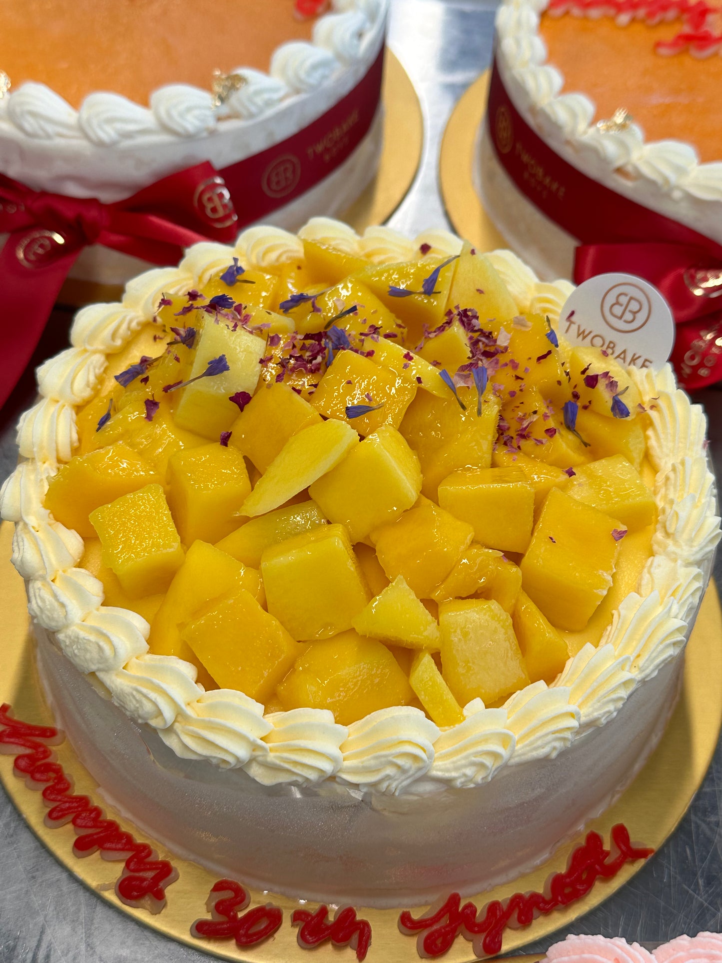 Mango crepe cake 6" 🥭with coconut sauce suitable for 6-8 pax