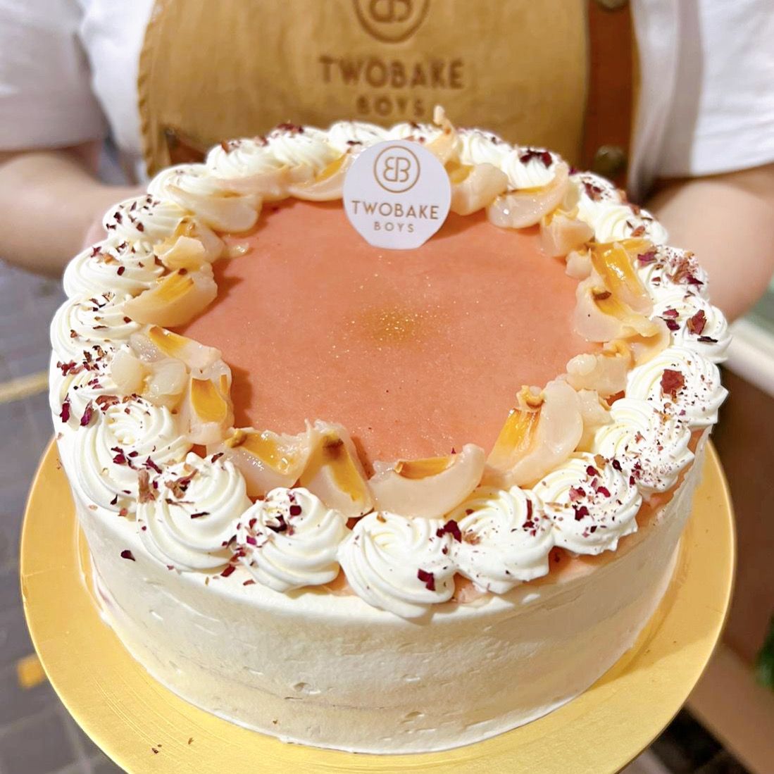 Lychee rose crepe cake 6" 🌹with rose tea sauce  suitable for 6-8 pax