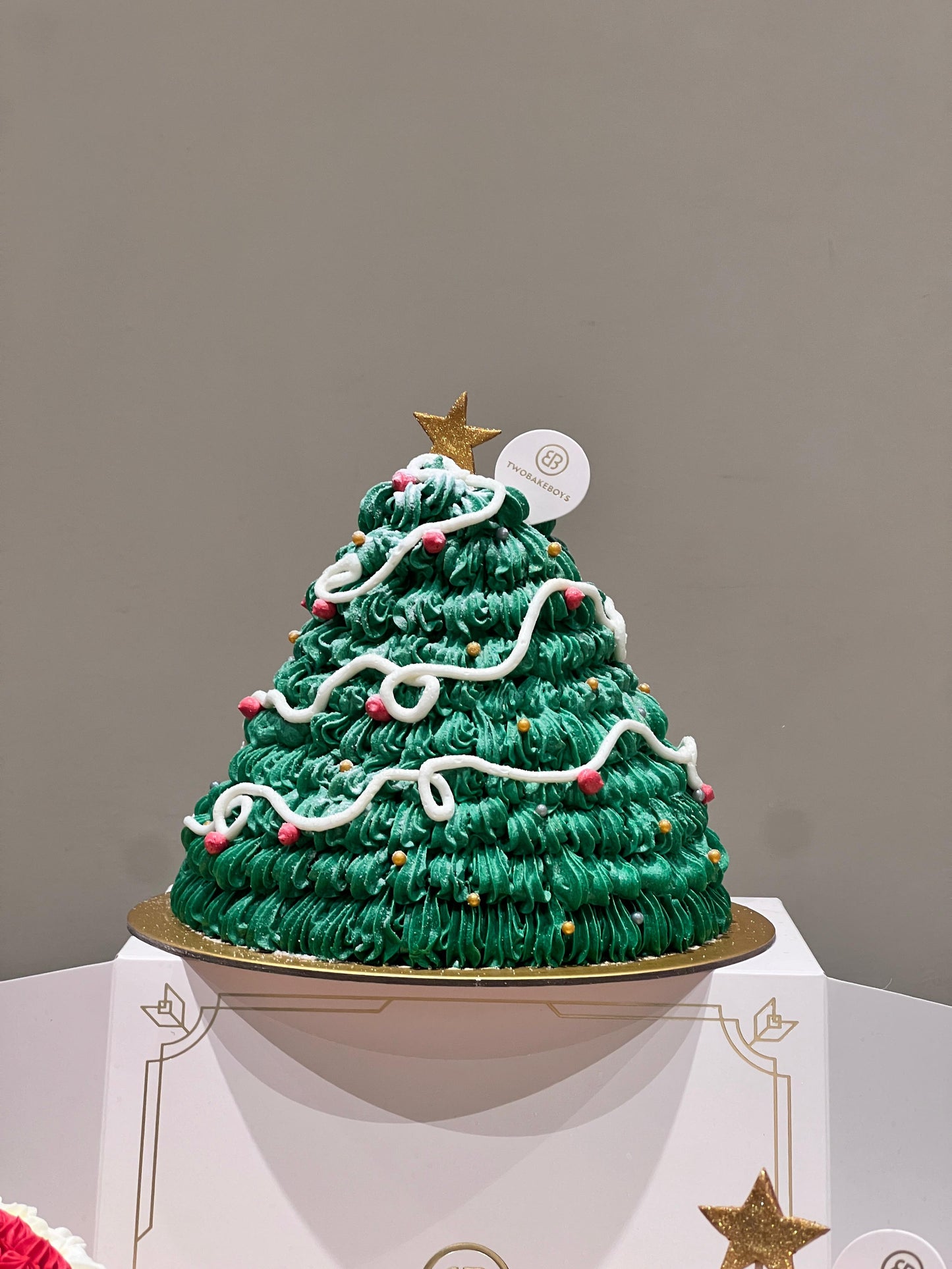 Christmas Tree Cake (suitable for 6-10 pax)