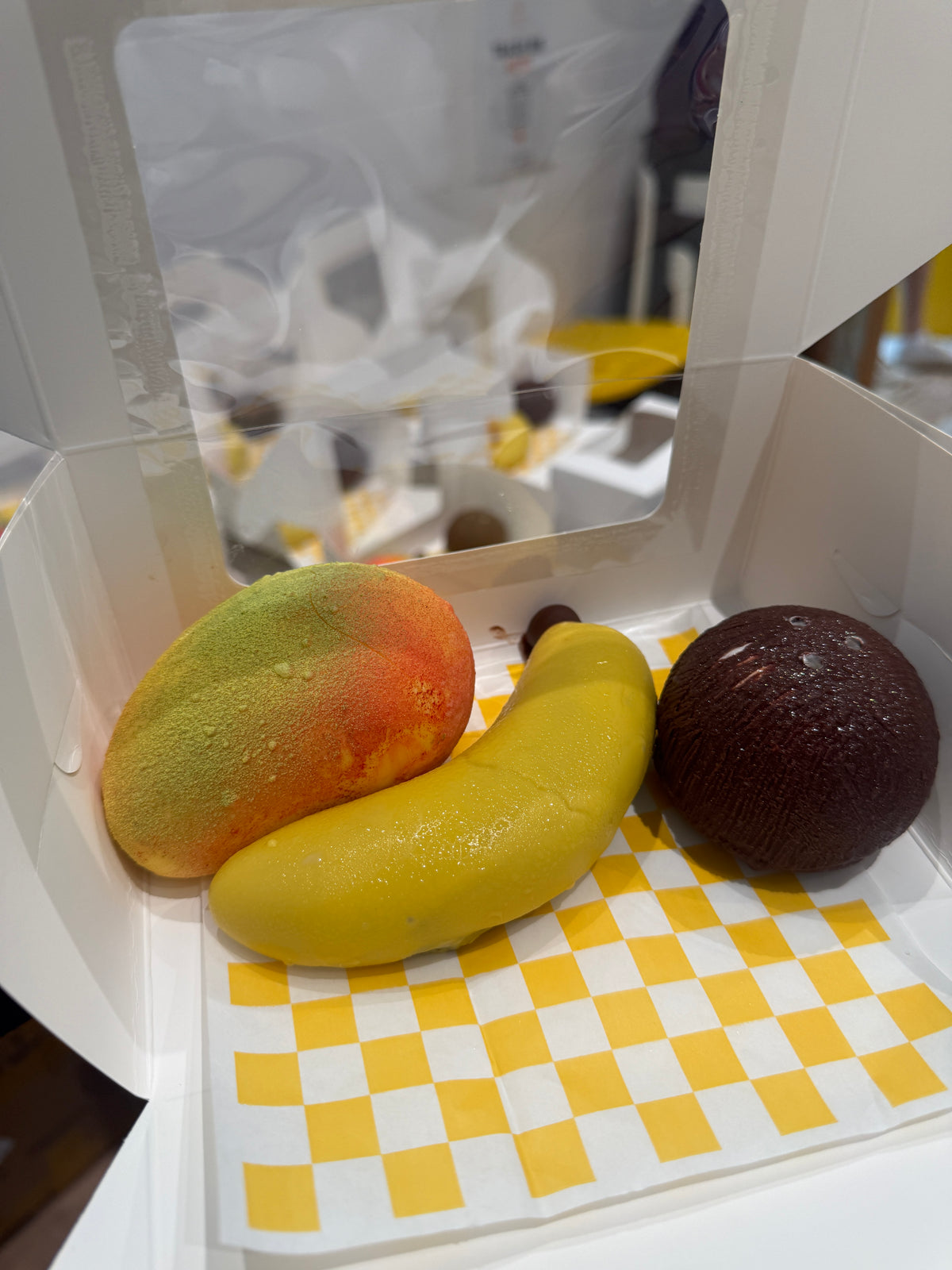 Halal Fruits Pop (Mousse cake coated with chocolate)