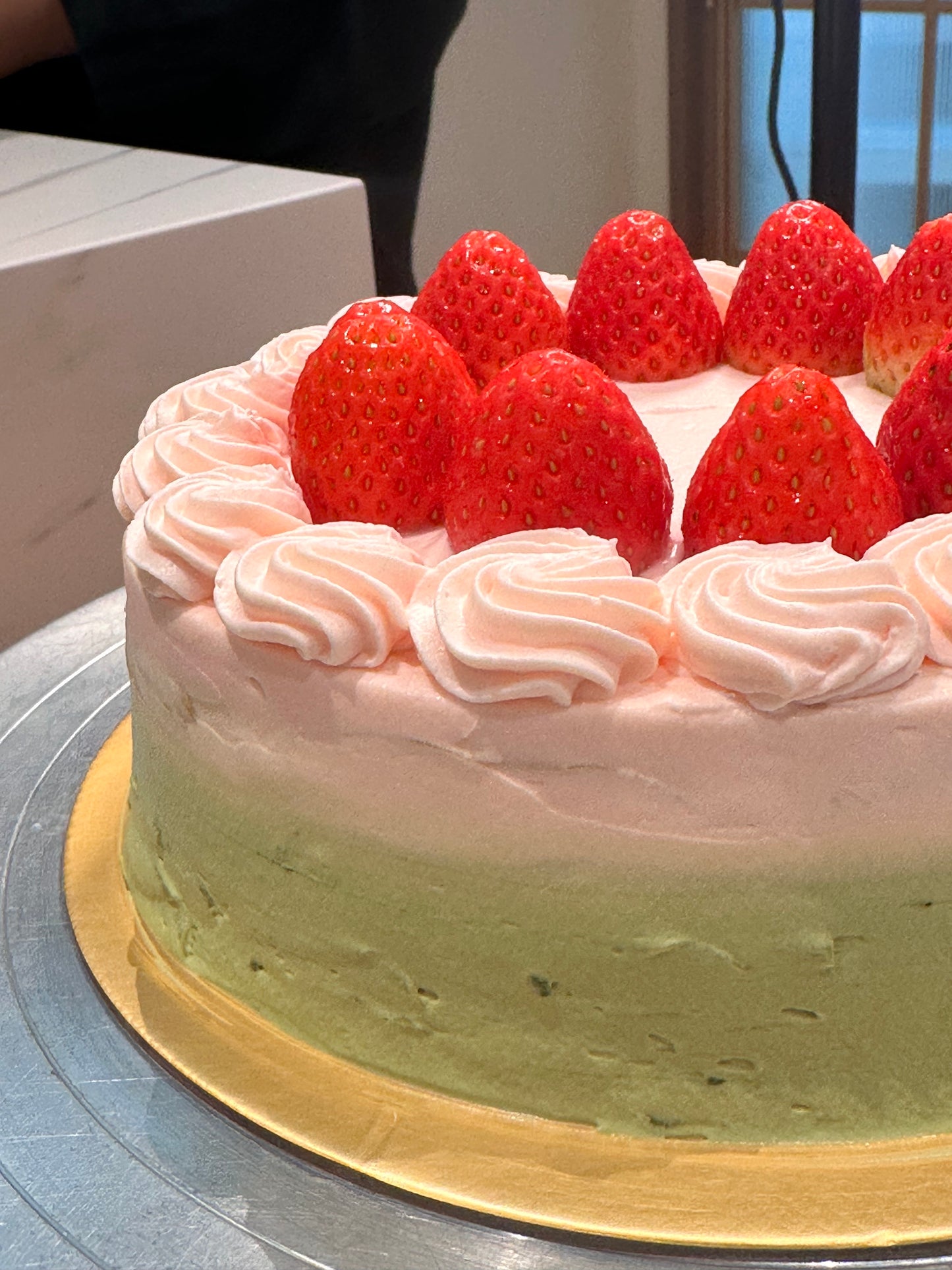 Strawberry matcha crepe cake 6" 🍓suitable for 6-8 pax