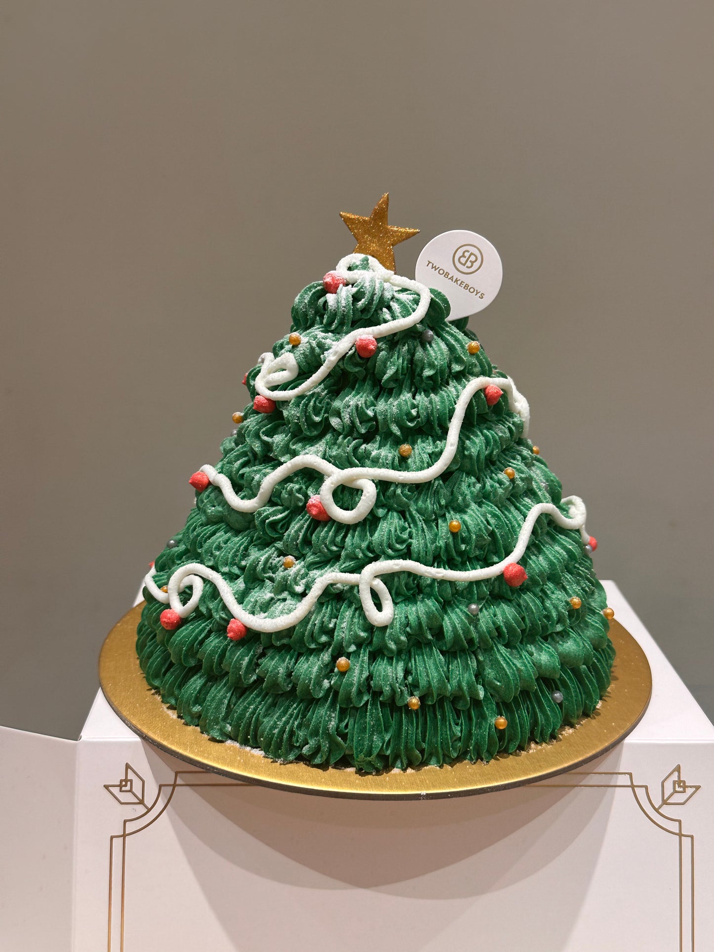 Christmas Tree Cake (suitable for 6-10 pax)